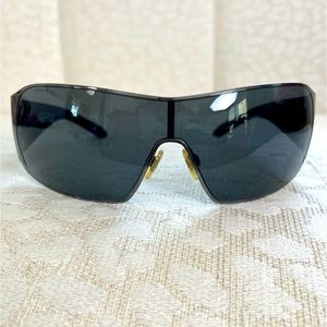 Authentic Burberry shield sunglasses, polarized, tartan plaid Unisex